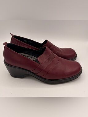 Dansko Aubrey burgundy leather clog women’s 40/10 professional comfort